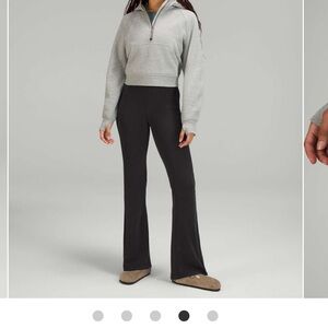 Lululemon Brushed Softstreme Ribbed Zip Flared Pant 32.5"
Black size 6